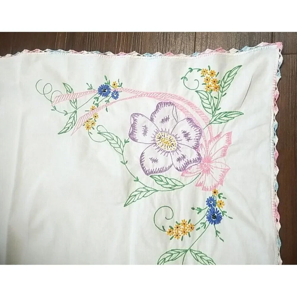 Vintage Hand Embroidered Floral Country Cottagecore Small Tablecloth 34” Dogwood